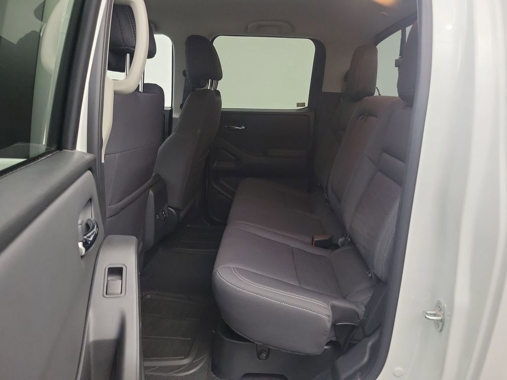 2022 Nissan Frontier SV photo 10