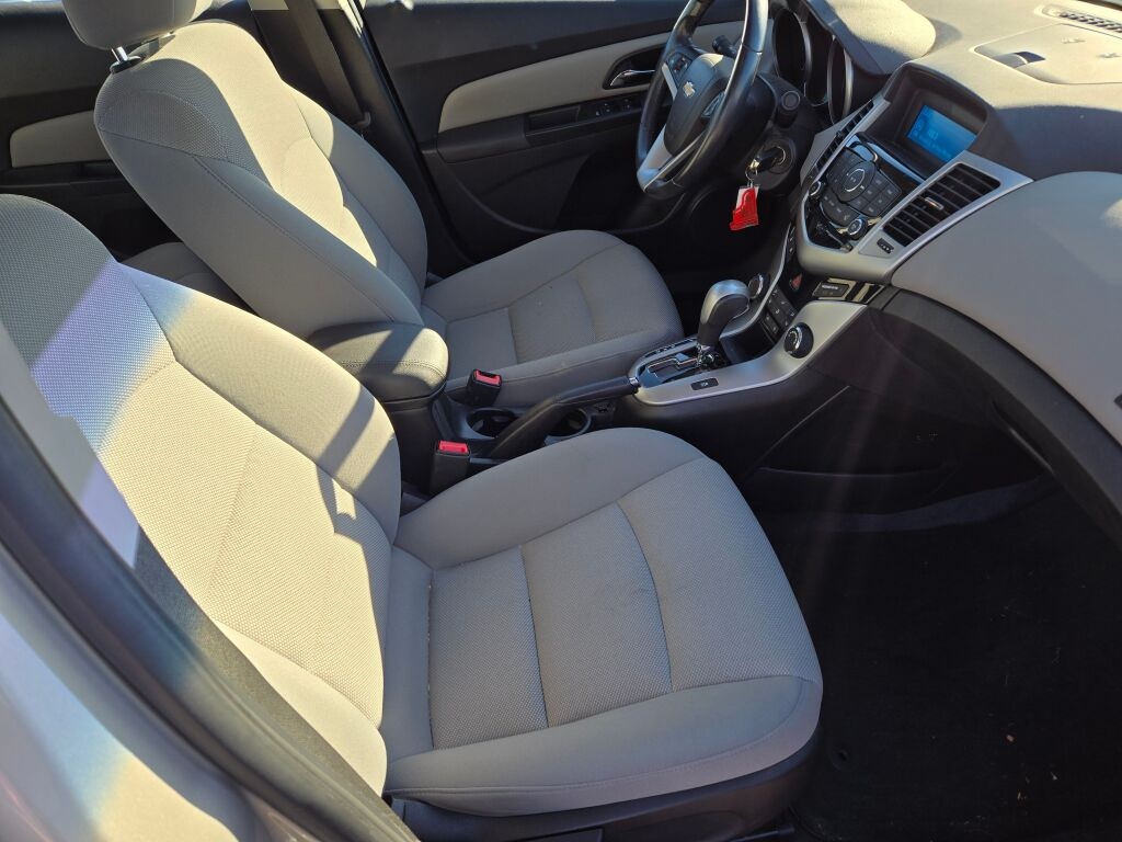 2014 Chevrolet Cruze photo 4