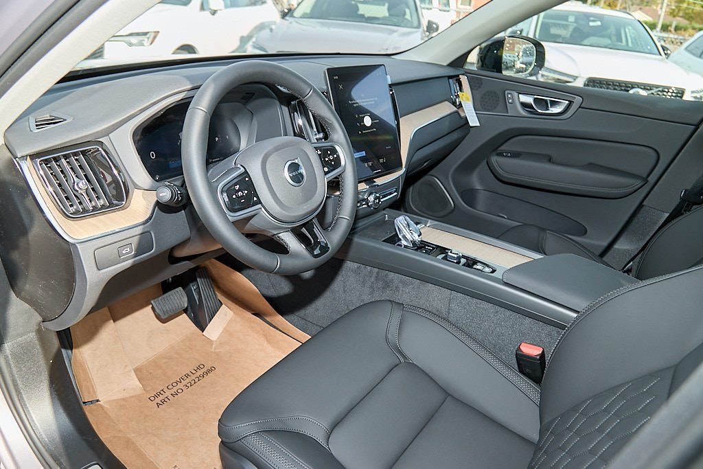 2026 VOLVO XC60 - Image 11