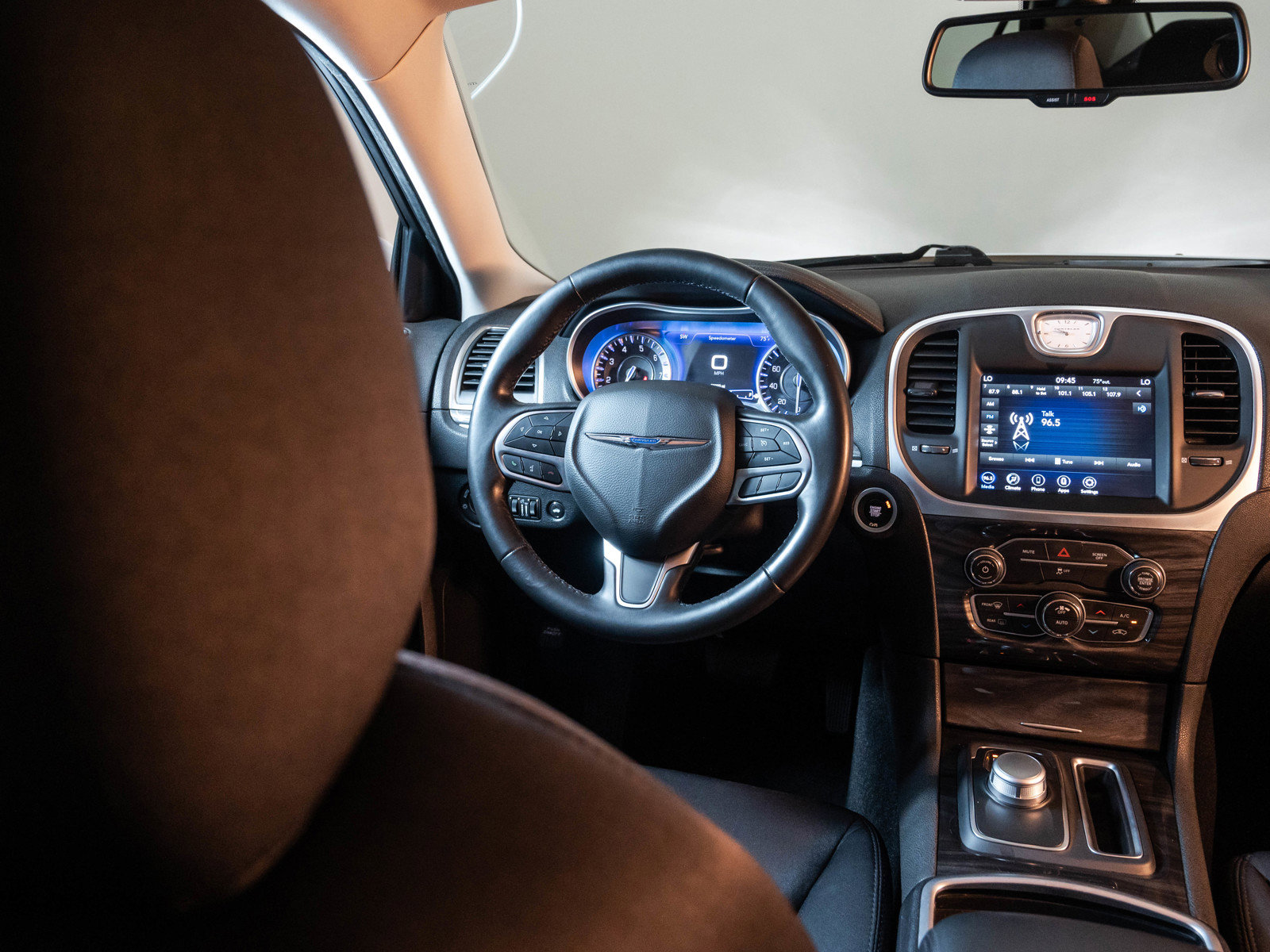 2021 Chrysler 300 Touring photo 4