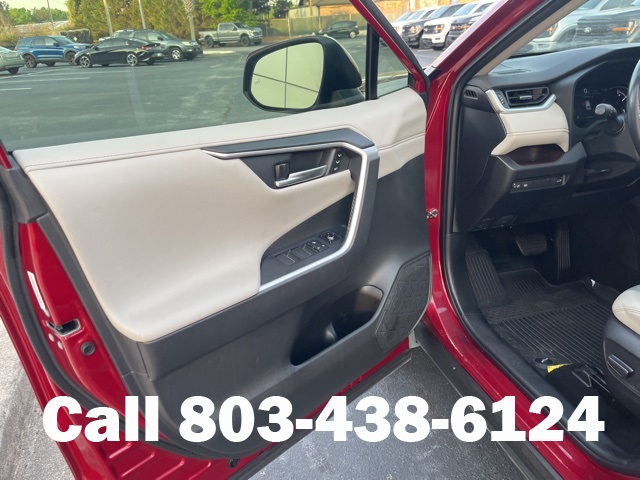 2020 Toyota RAV4 Limited photo 5