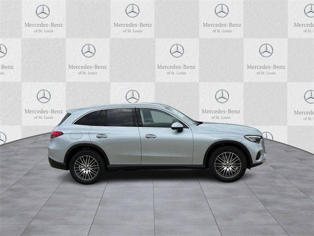 2025 Mercedes Benz GLC 300 4MATIC photo 2