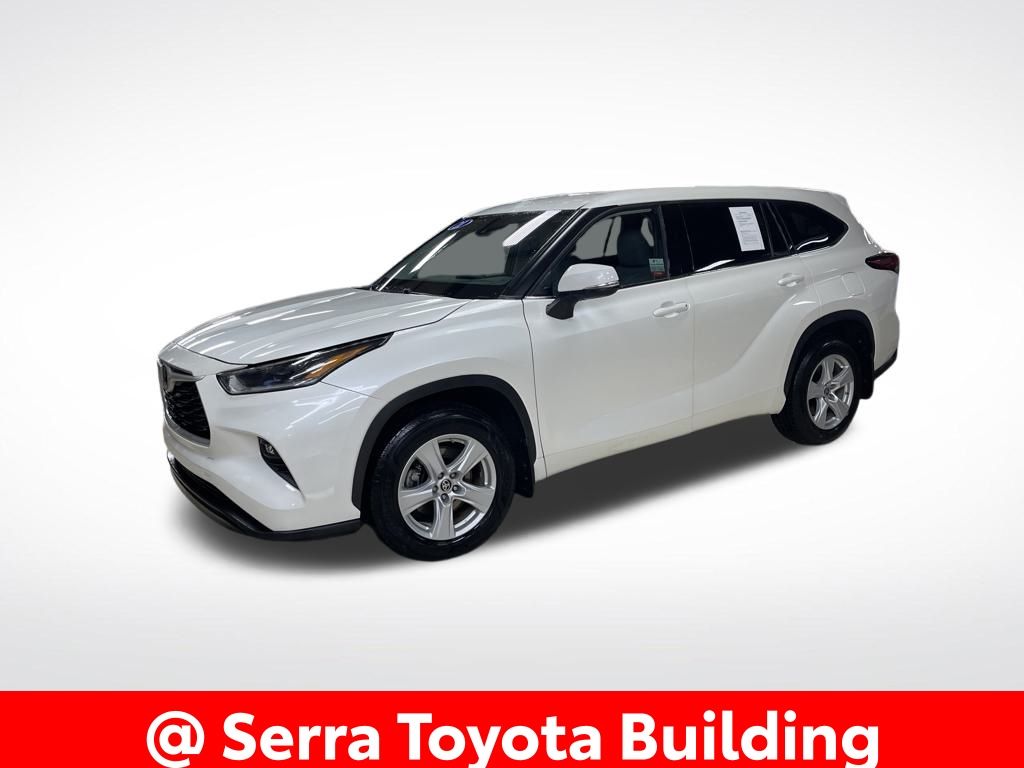 2021 Toyota Highlander LE's photo