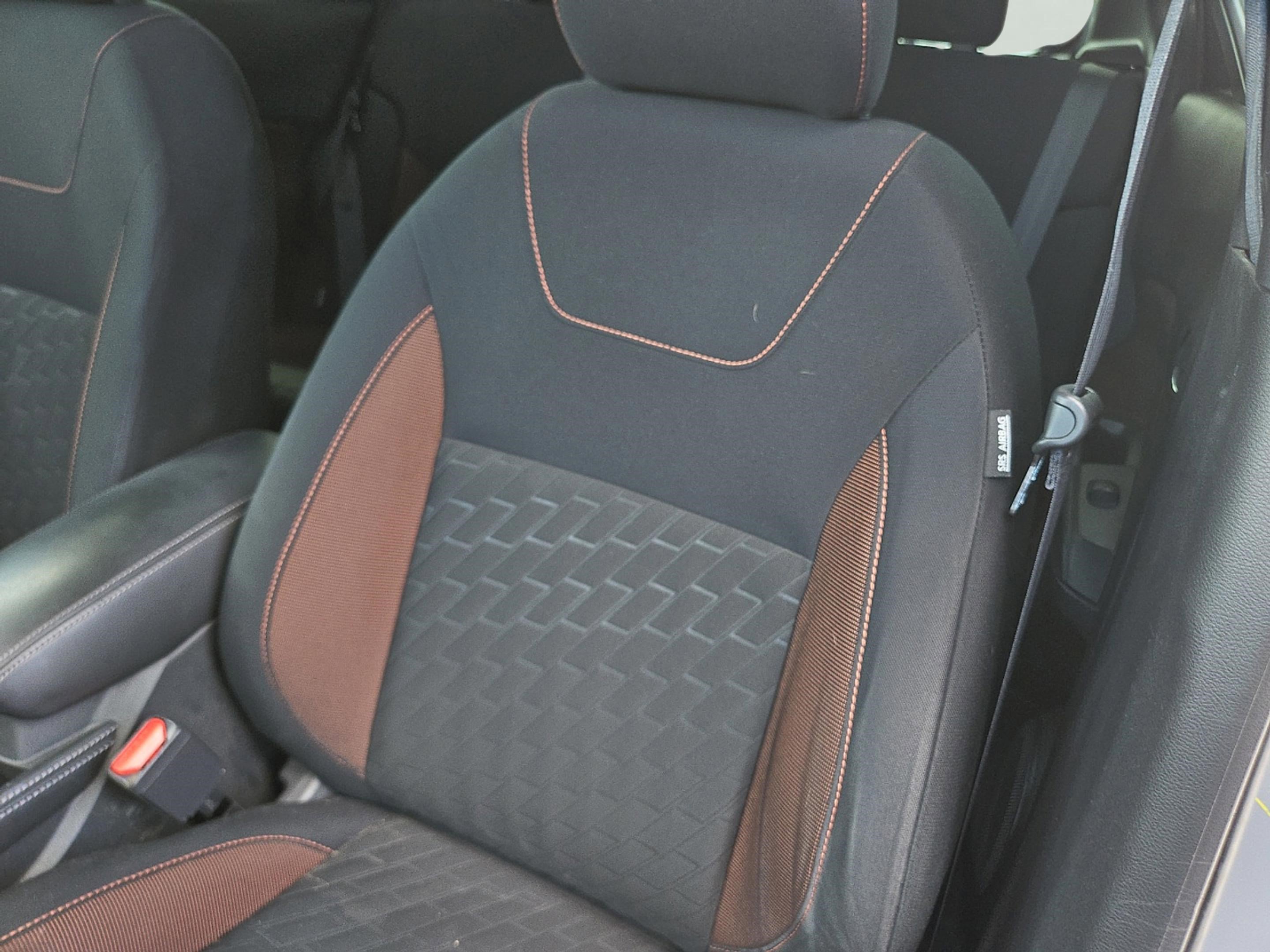 2023 Nissan Kicks SR photo 12