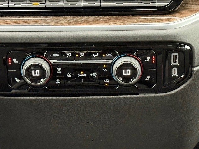 2025 Chevrolet Silverado 1500 LT photo 24