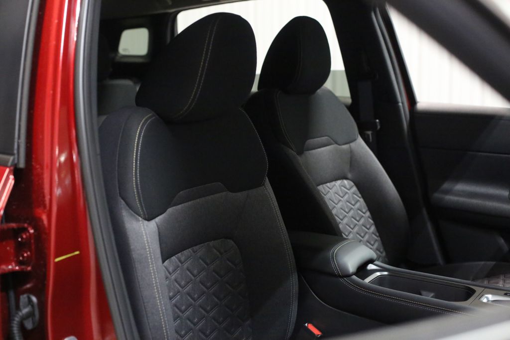 2025 Nissan Kicks SV photo 21
