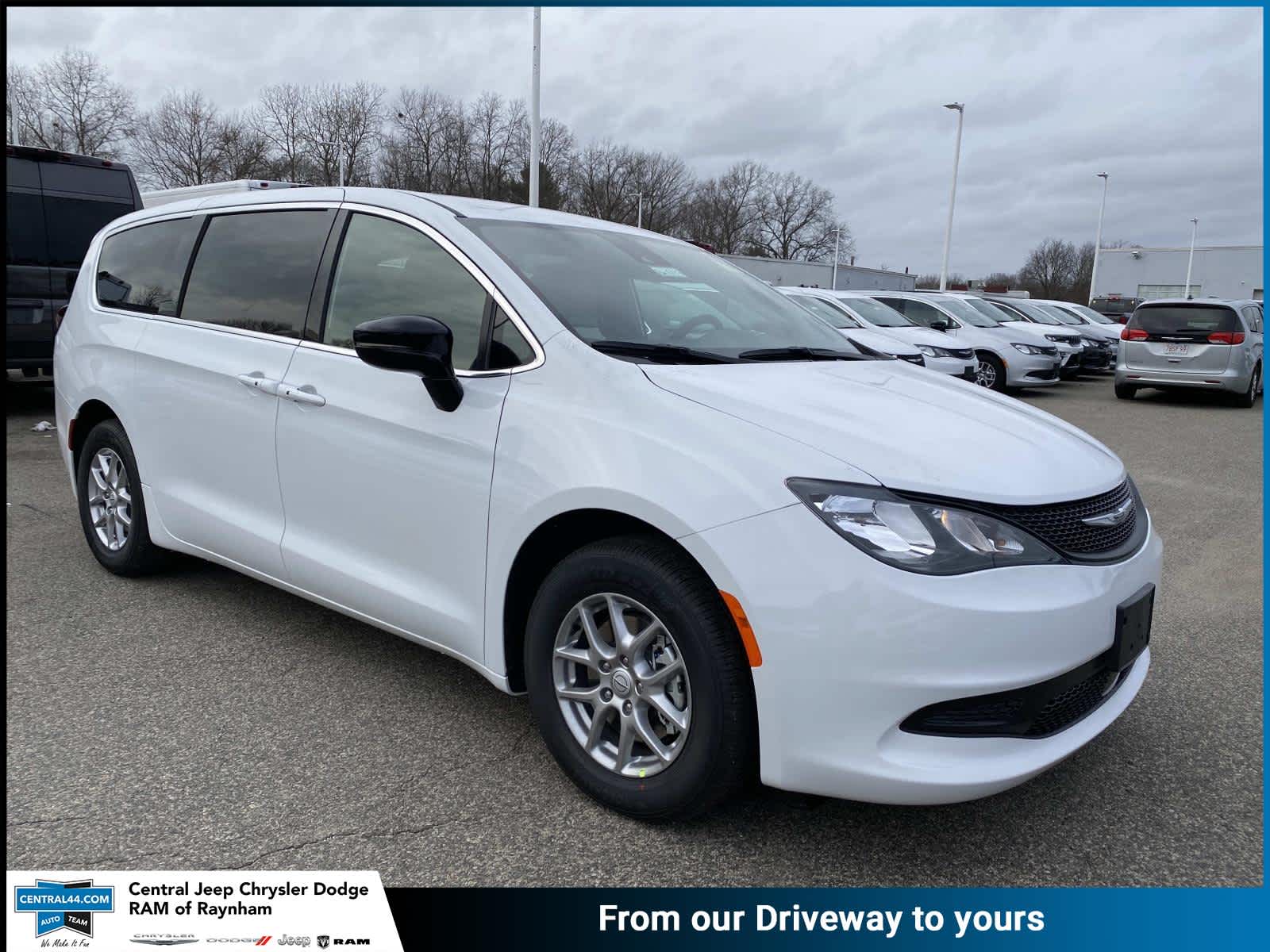 2026 Chrysler Voyager LX's photo