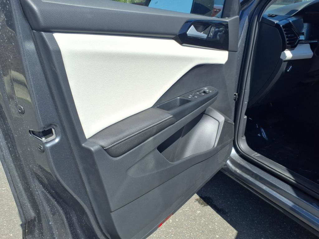 2025 Volkswagen Taos S photo 4