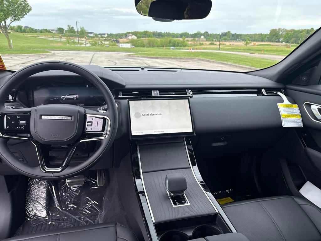 2026 Land Rover Range Rover Velar SE photo 11