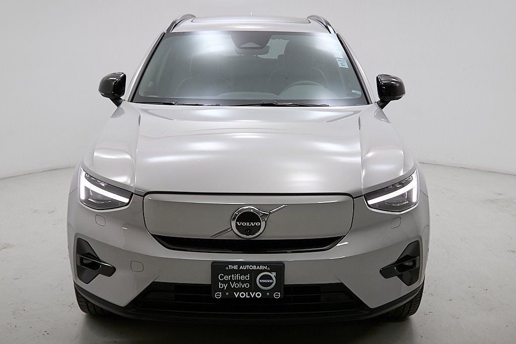 2023 VOLVO XC40 - Image 4