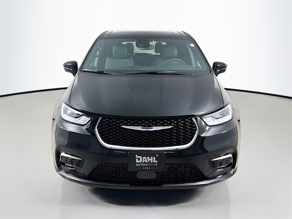 2026 Chrysler Pacifica photo 3