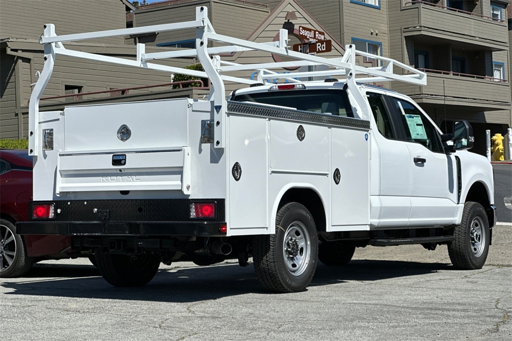 2025 Ford F-250 photo 4
