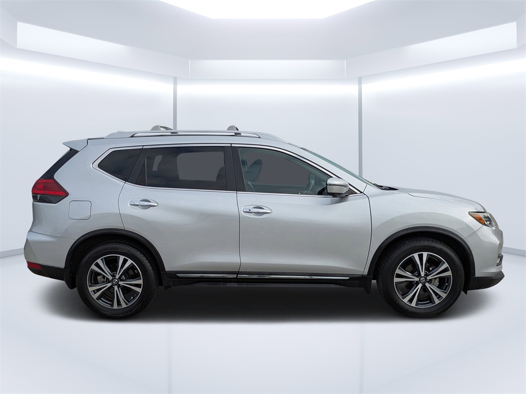 2017 Nissan Rogue SL photo 2