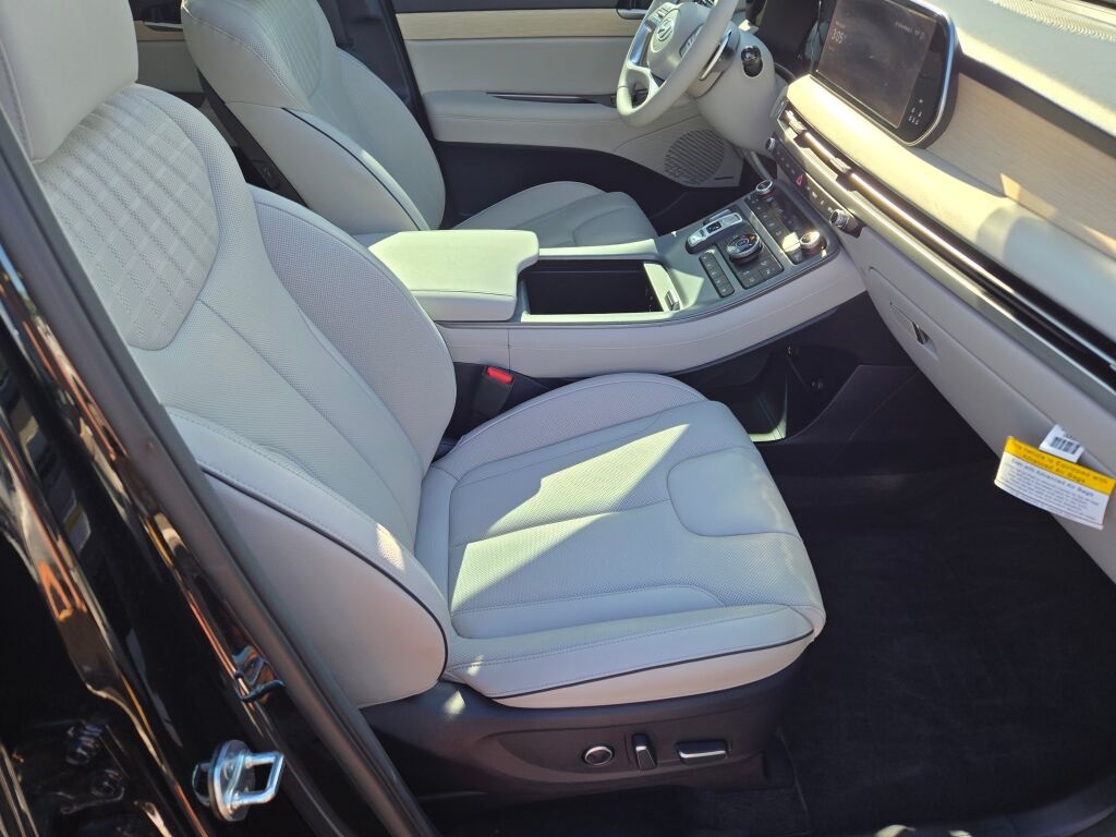 2024 Hyundai Palisade Limited photo 3
