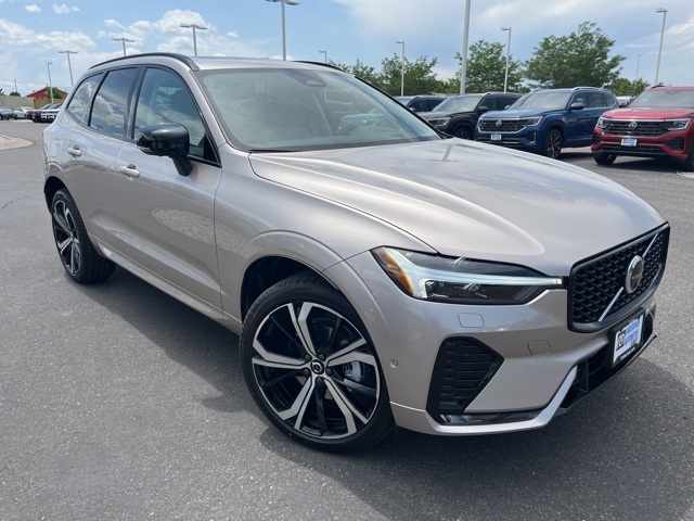 2025 Volvo XC60 B5 photo 7