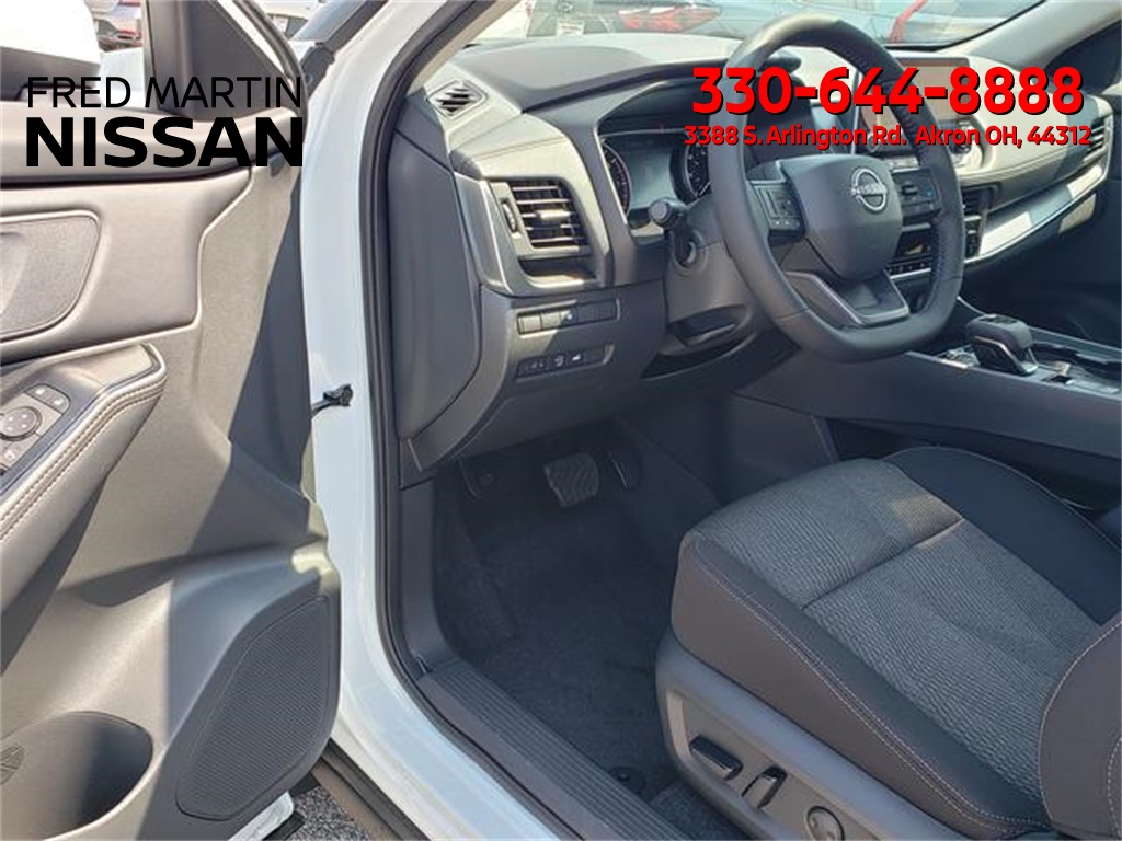 2025 Nissan Rogue SV photo 9
