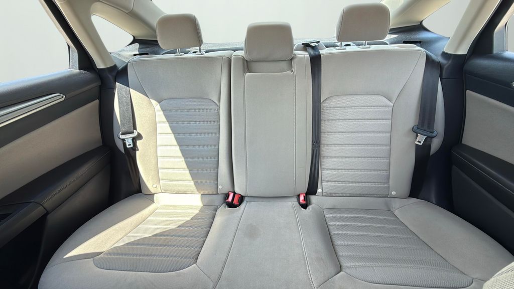 2020 Ford Fusion S photo 10