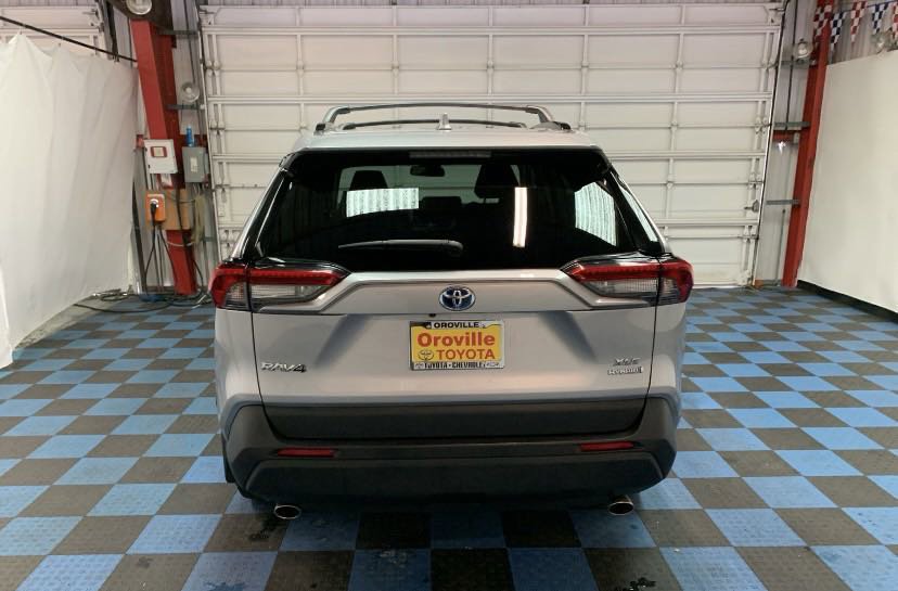 2024 Toyota RAV4 Hybrid XLE photo 4