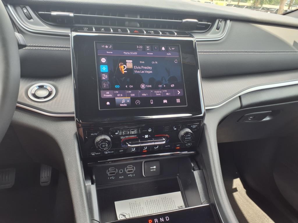 2025 Jeep Grand Cherokee Laredo X photo 2