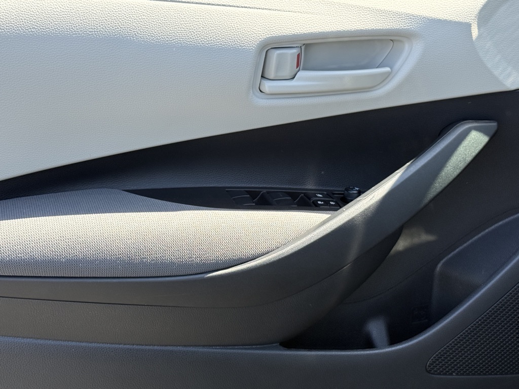 2025 Toyota Corolla LE photo 15