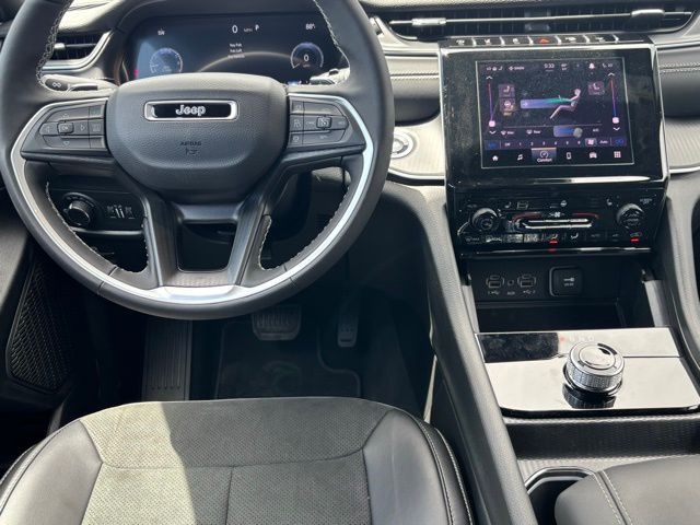 2025 Jeep Grand Cherokee Altitude X photo 17