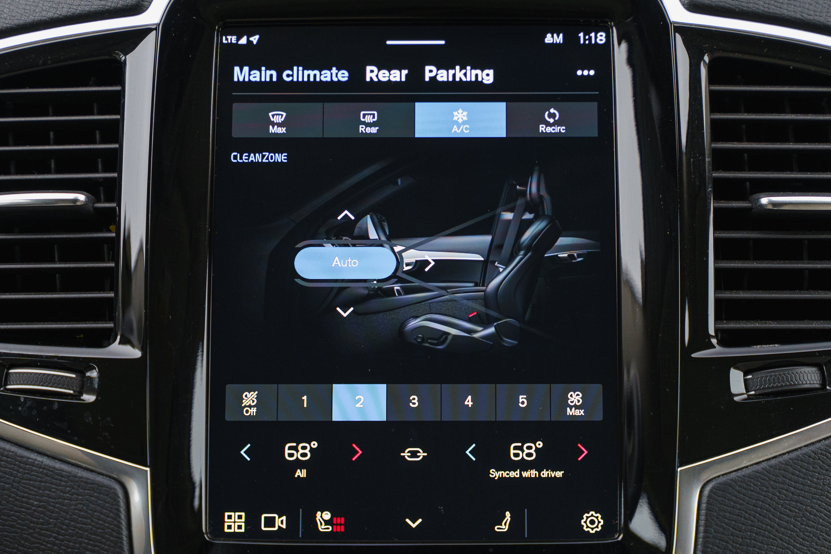 2023 Volvo XC90 Plus photo 2