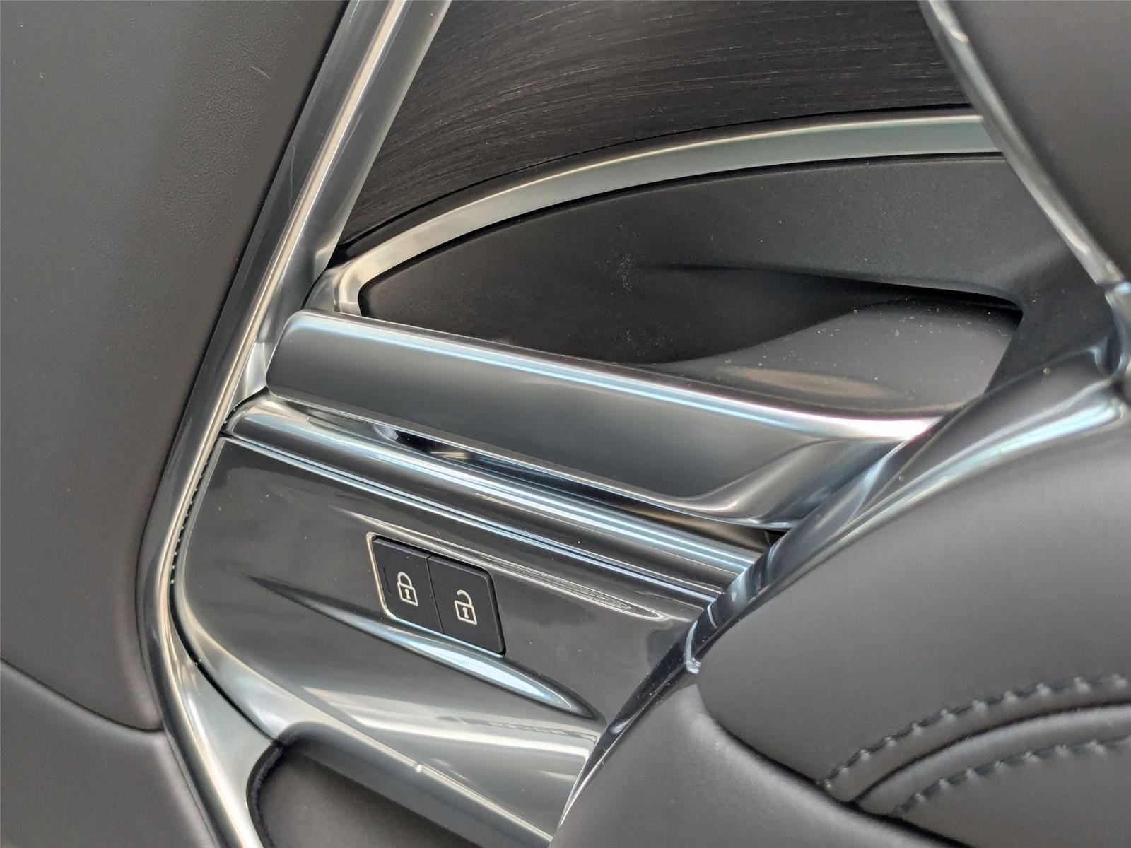 2025 Land Rover Range Rover SE photo 28