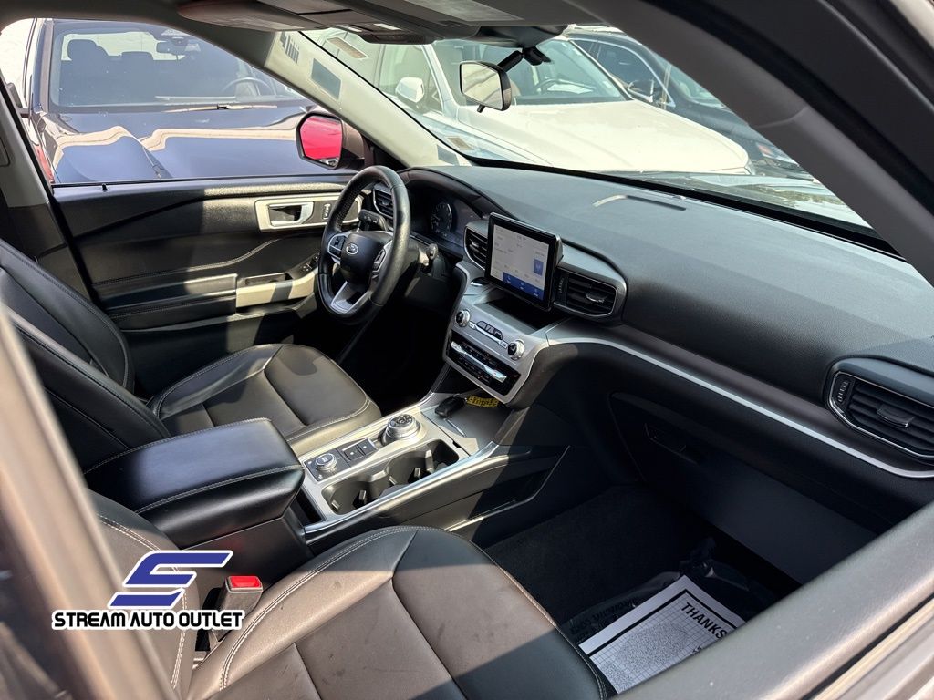 2022 Ford Explorer XLT photo 3
