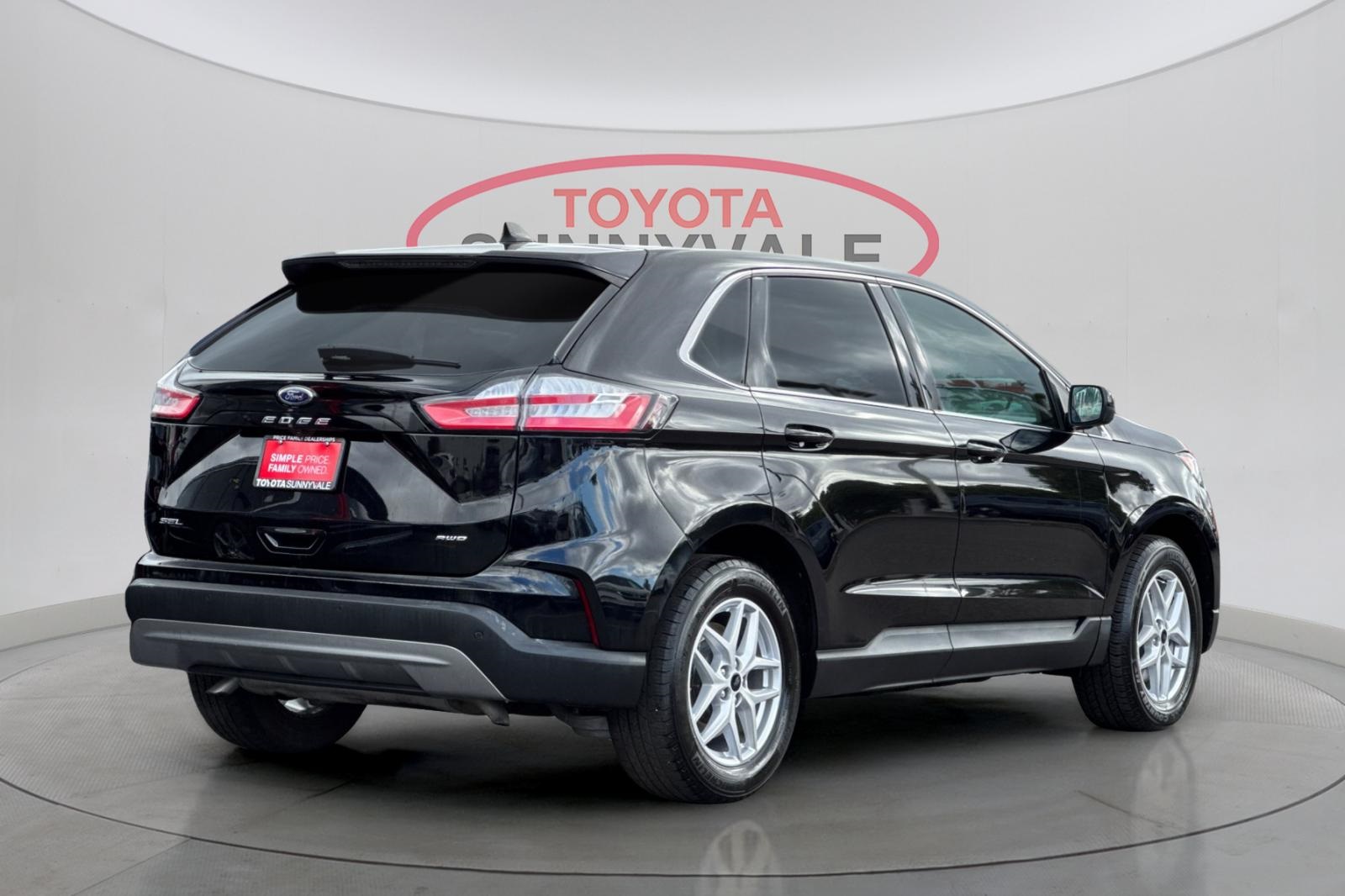 2023 Ford Edge SEL photo 2