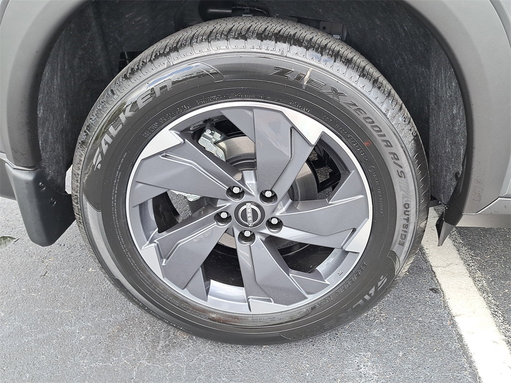 2026 Nissan Rogue SV photo 8