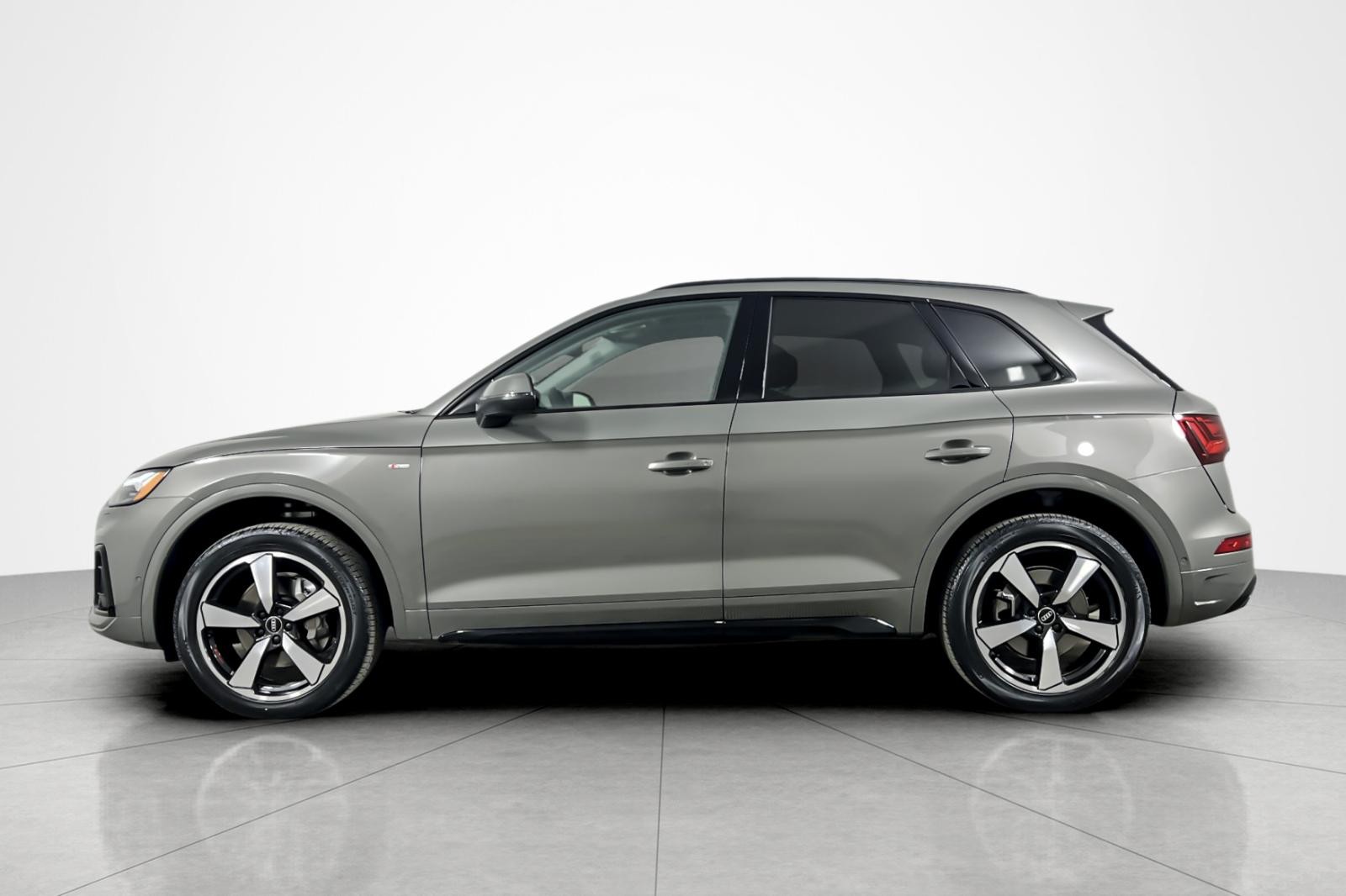 2023 Audi Q5 S line Prestige 45 TFSI Premium photo 2