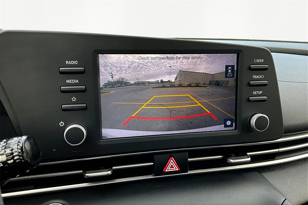 2022 Hyundai Elantra SEL photo 20