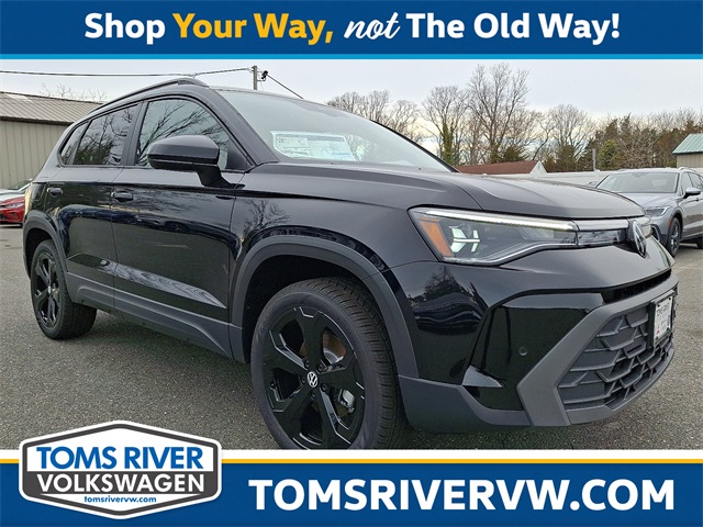 2025 Volkswagen Taos SE Black's photo