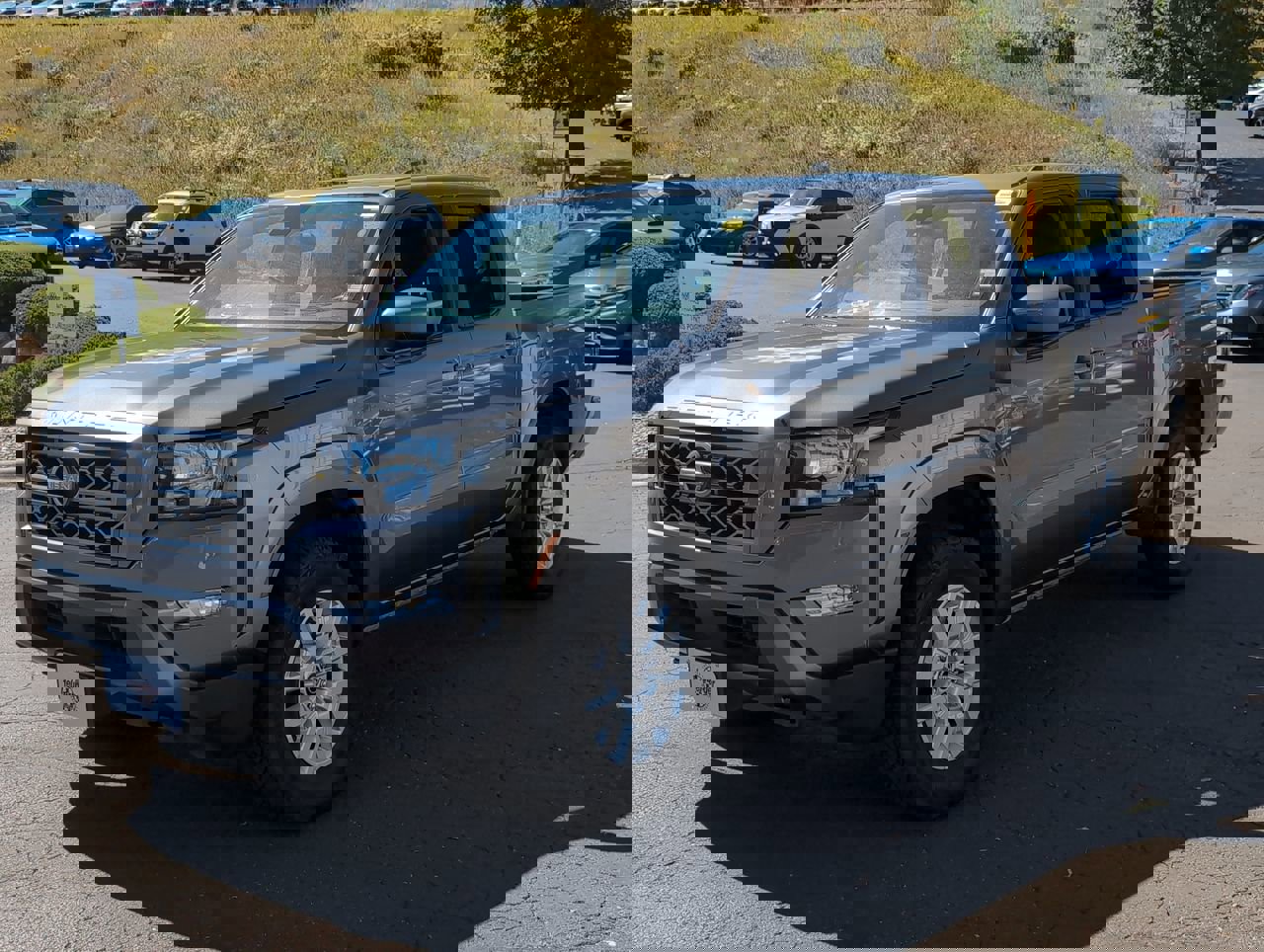 2024 Nissan Frontier SV photo 3