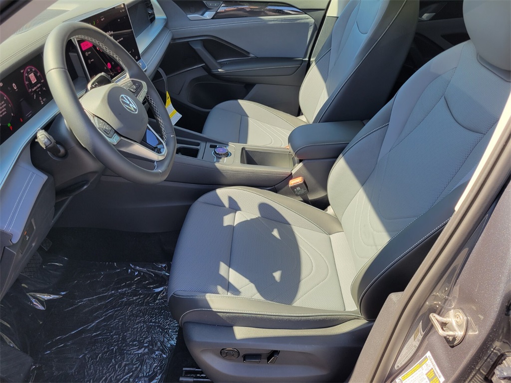 2025 Volkswagen Tiguan SE photo 6