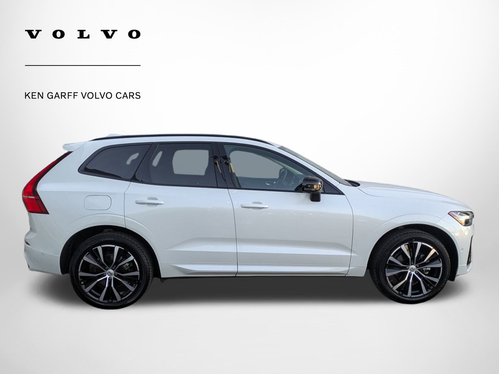 2025 Volvo XC60 Plus photo 2