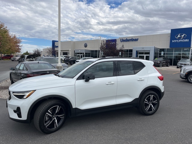 2023 Volvo XC40