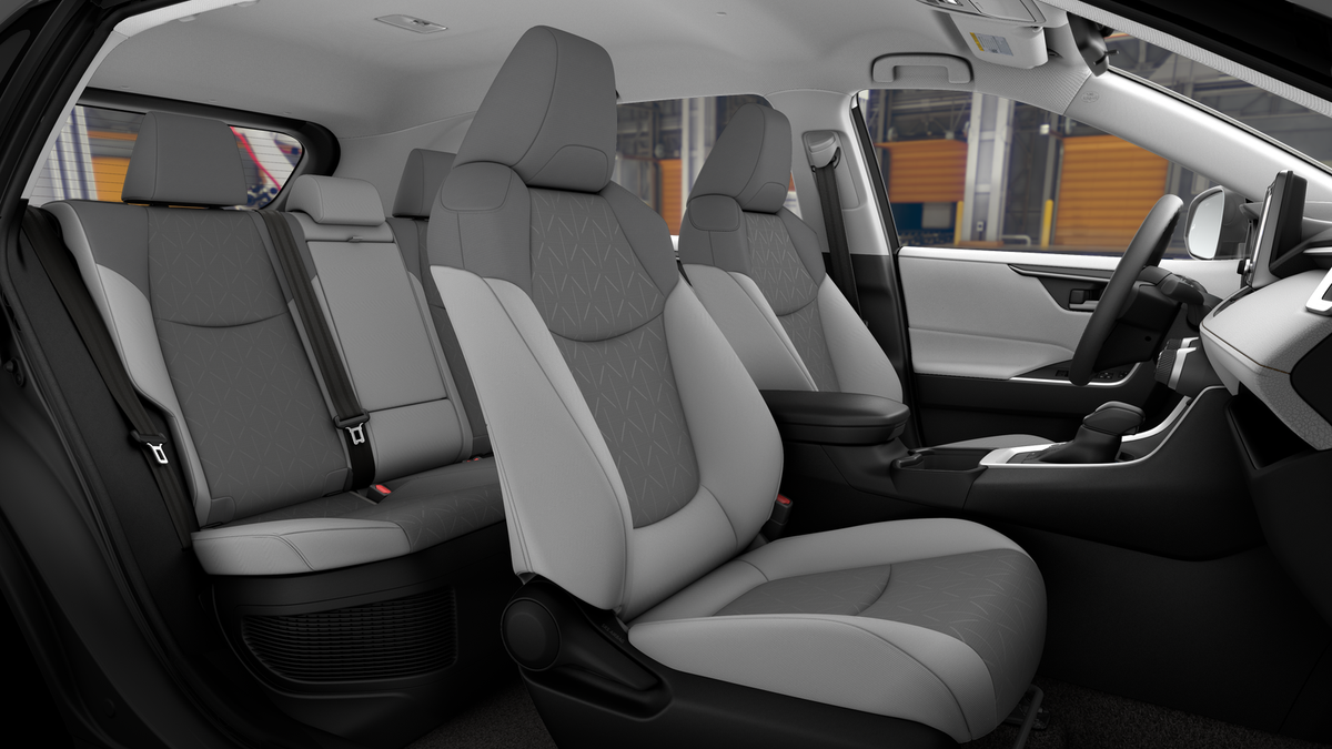 2025 Toyota RAV4 Hybrid XLE photo 14