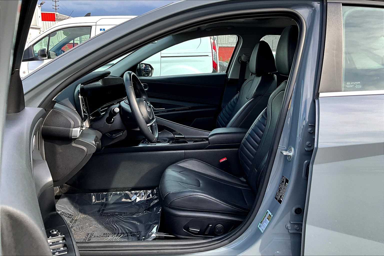 2023 Hyundai Elantra Limited photo 7