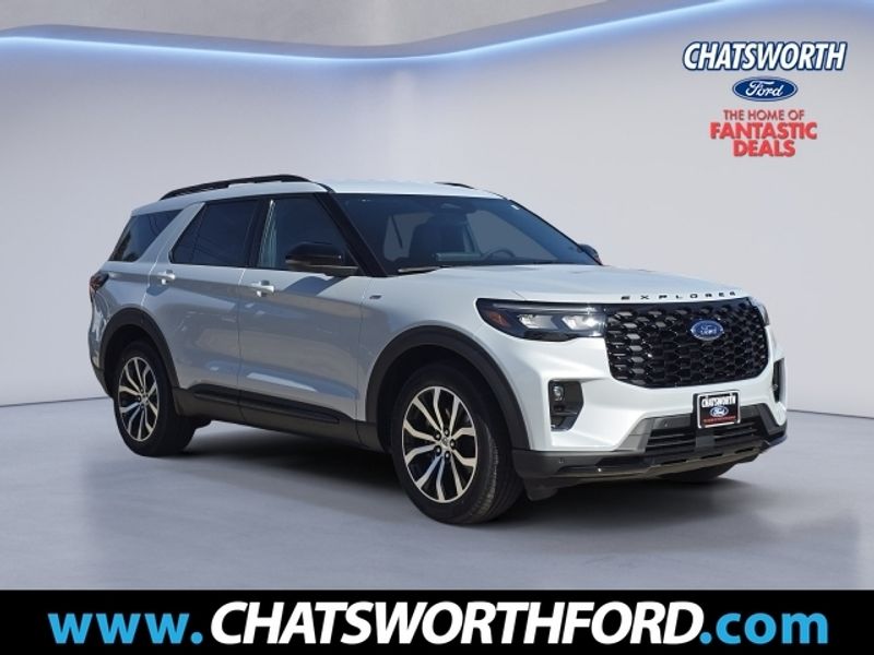 2026 Ford Explorer ST-LINE's photo
