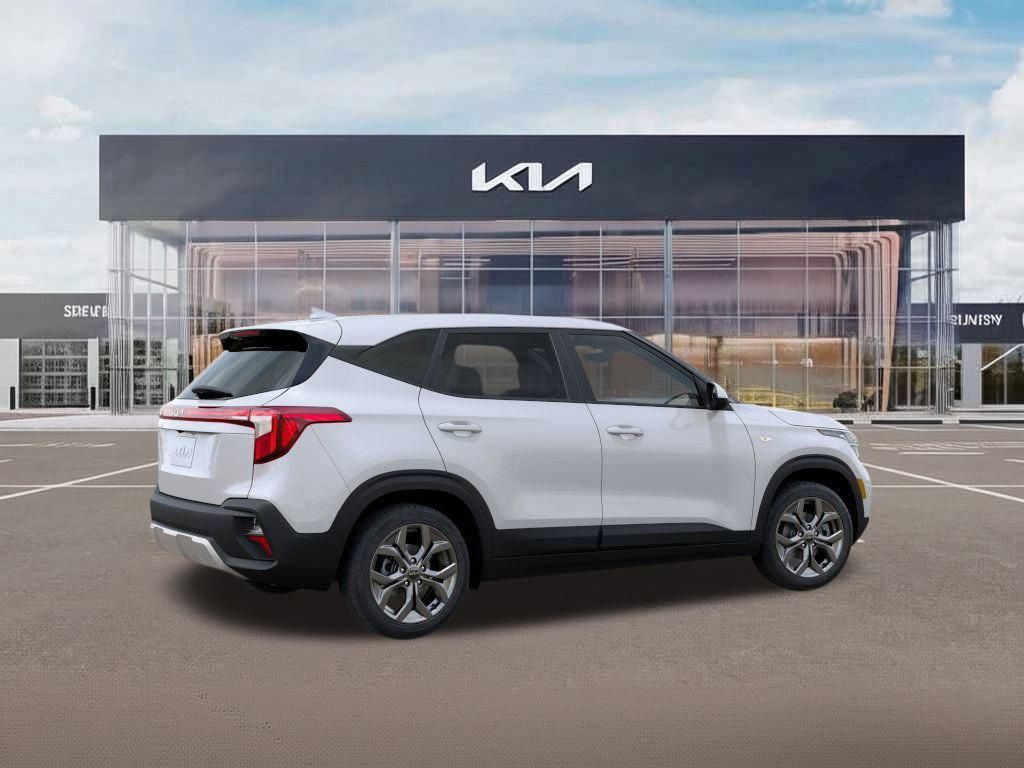 2026 Kia Seltos LX photo 5