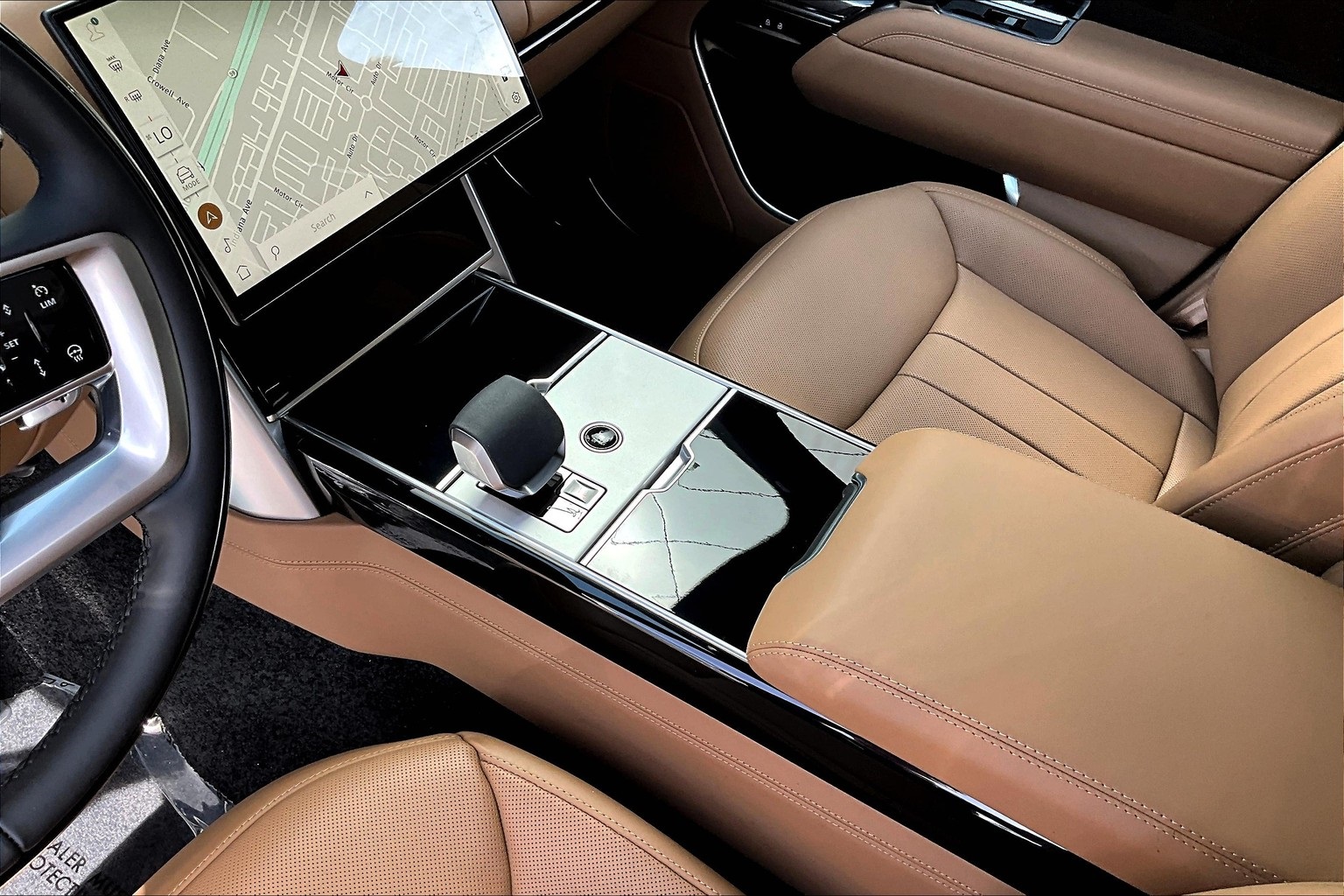 2025 Land Rover Range Rover SE photo 8
