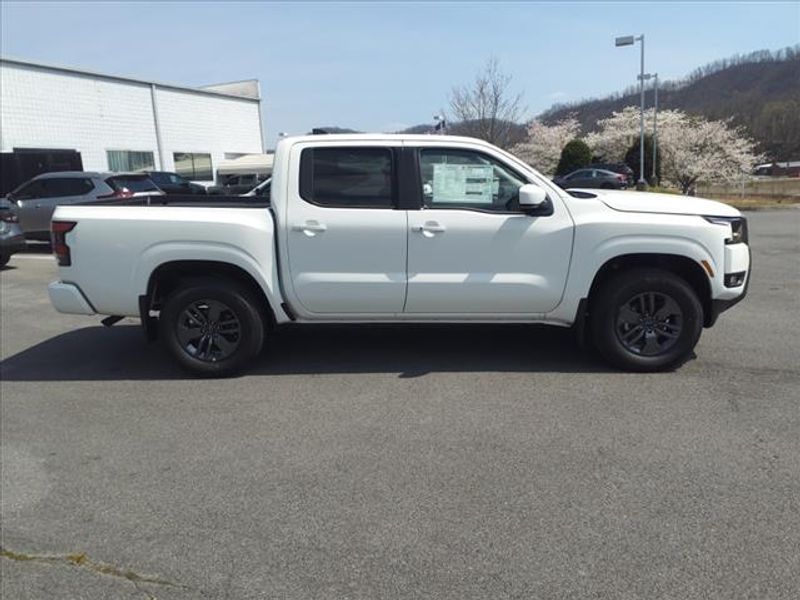 2025 Nissan Frontier SV photo 2