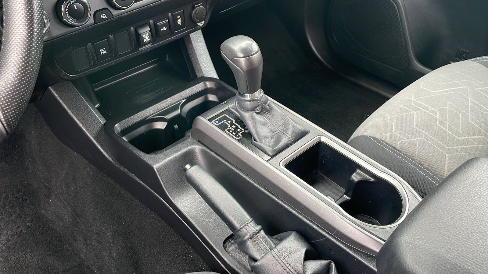 2023 Toyota Tacoma TRD Off-Road V6 photo 16