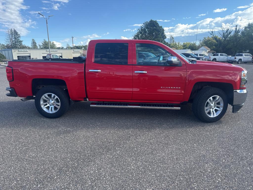 2018 Chevrolet Silverado 1500 LT photo 4
