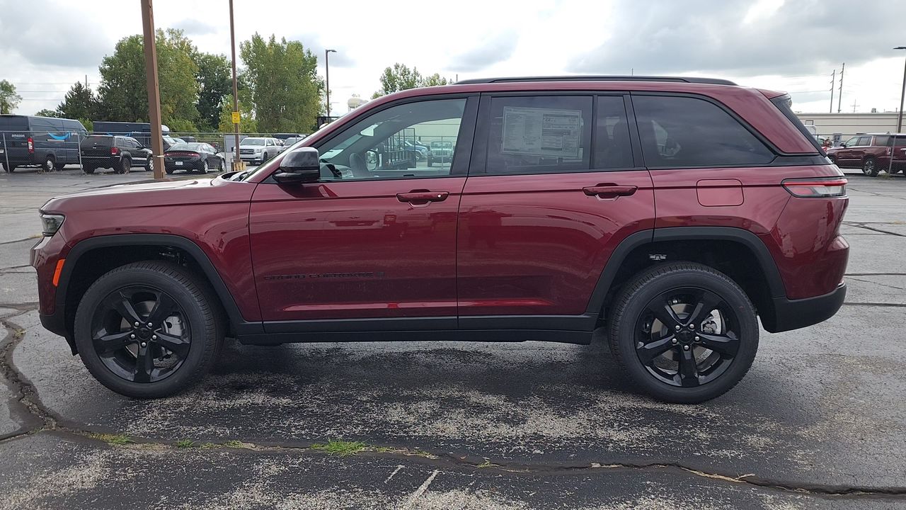 2025 Jeep Grand Cherokee Limited photo 4