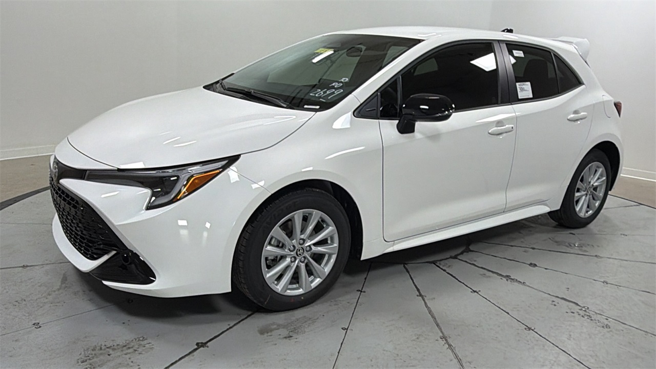 2026 Toyota Corolla Hatchback SE's photo
