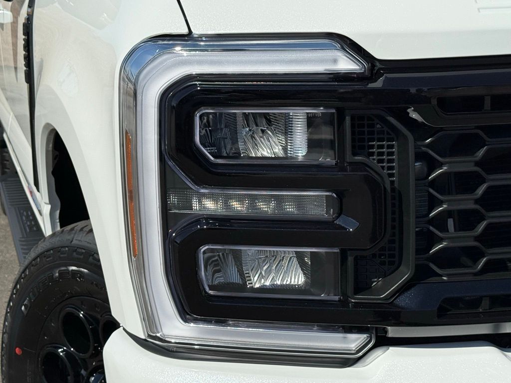 2026 Ford F-250 Lariat photo 3
