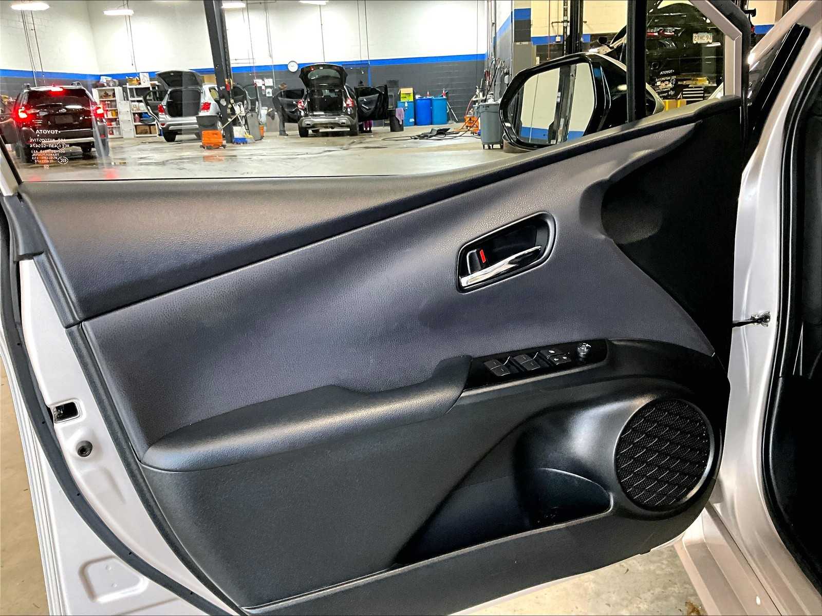 2020 Toyota Prius Prime XLE photo 9