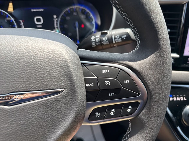 2025 Chrysler Voyager LX photo 28
